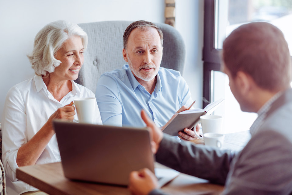 découvrez les meilleures mutuelles seniors pour 2024, adaptées à vos besoins spécifiques en santé et garantissant une couverture optimale. comparez les offres, les tarifs et les services pour sécuriser votre avenir sereinement.