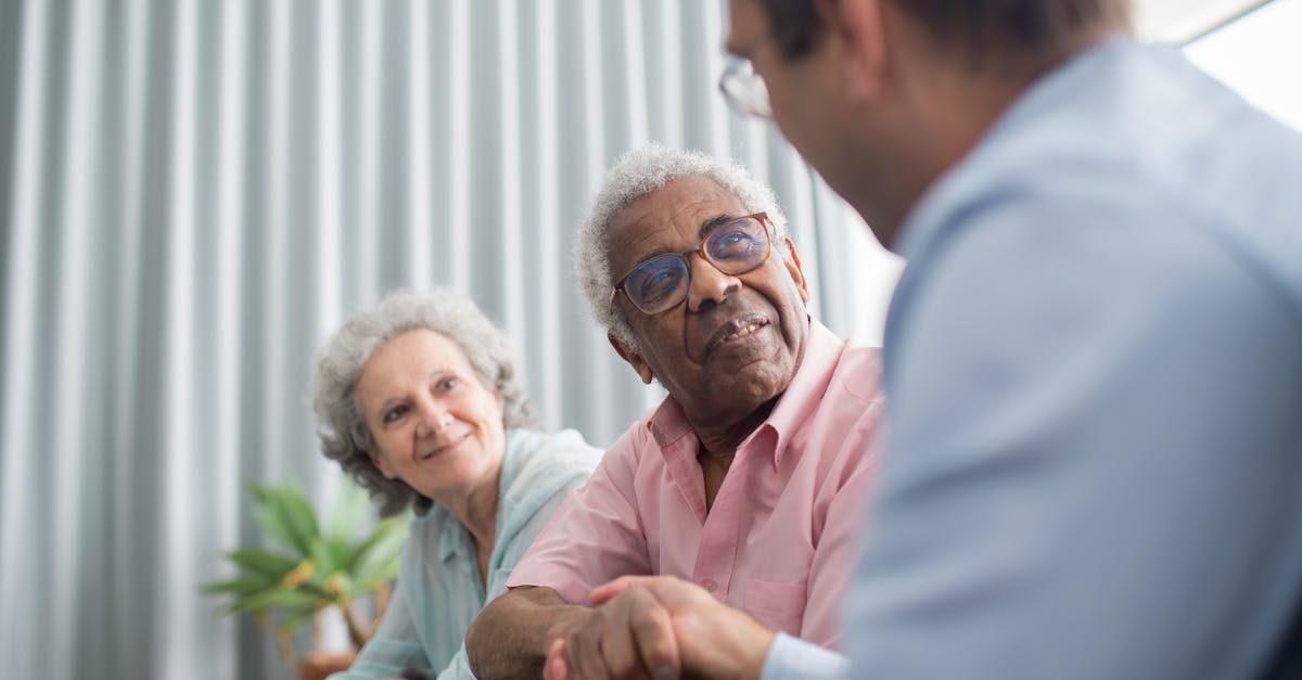 découvrez nos offres d'assurance mutuelle spécialement conçues pour les seniors. bénéficiez de garanties adaptées à vos besoins et profitez d'un accompagnement personnalisé pour une sérénité optimale dans votre vie quotidienne.