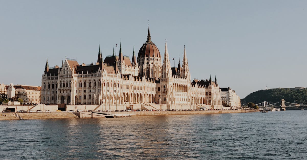 découvrez la beauté et la richesse culturelle de la hongrie, un pays d'europe centrale célèbre pour ses paysages pittoresques, sa délicieuse cuisine, ses thermes apaisants et son histoire fascinante. explorez budapest, la capitale chaleureuse, et plongez dans l'héritage historique de ce joyau méditerranéen.