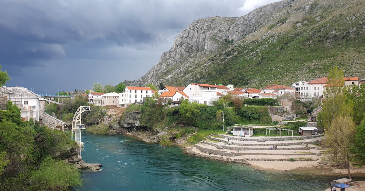 découvrez la bosnie, un pays aux paysages à couper le souffle, riche en histoire et en culture. explorez ses villes vibrantes, ses traditions vivantes et sa délicieuse cuisine, tout en vous immergeant dans la chaleureuse hospitalité de ses habitants.