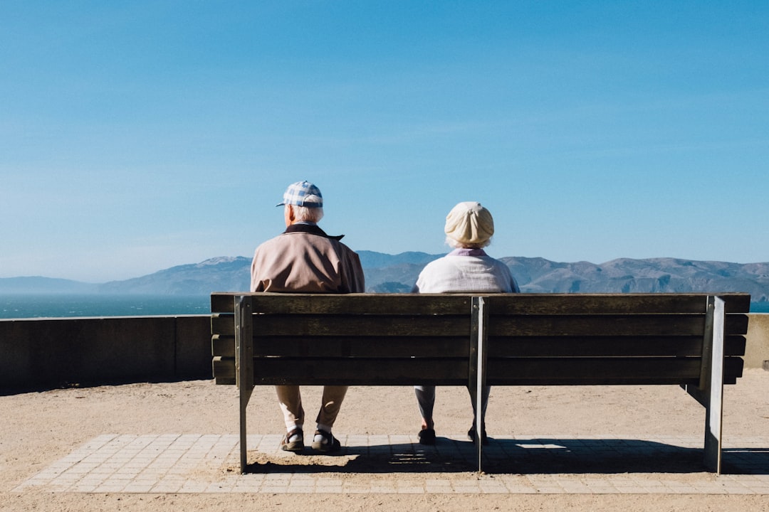 découvrez nos solutions d'assurance mutuelle spécialement conçues pour les seniors. protégez votre santé et votre bien-être avec des garanties adaptées à vos besoins, tout en bénéficiant d'un accompagnement personnalisé.