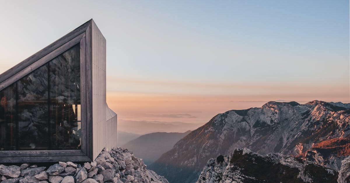 découvrez la beauté naturelle de la slovénie, un pays européen riche en paysages enchanteurs, montagnes majestueuses, lacs cristallins et une culture vibrante. explorez ses villes historiques, savourez la cuisine locale et vivez des aventures en plein air dans ce joyau caché de l'europe.