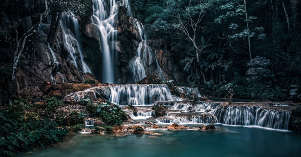 découvrez le laos, un joyau de l'asie du sud-est, entre montagnes verdoyantes et rivières majestueuses. explorez ses temples antiques, sa culture riche et son ambiance paisible, parfaite pour les aventuriers et les amateurs de nature.