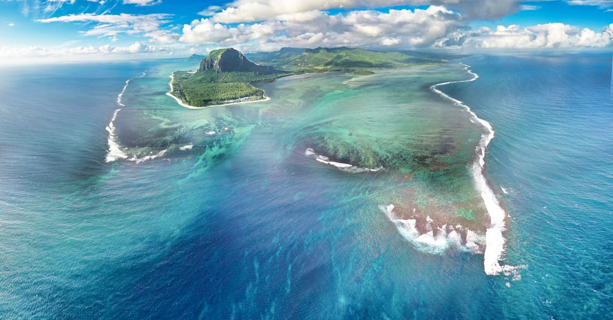 découvrez l'île maurice, un paradis tropical aux plages de sable blanc, aux paysages à couper le souffle et à la culture riche. profitez d'activités variées, de la plongée sous-marine aux randonnées dans les montagnes, tout en savourant une cuisine délicieuse. évadez-vous dans ce coin de paradis où l'aventure et la détente se rencontrent.