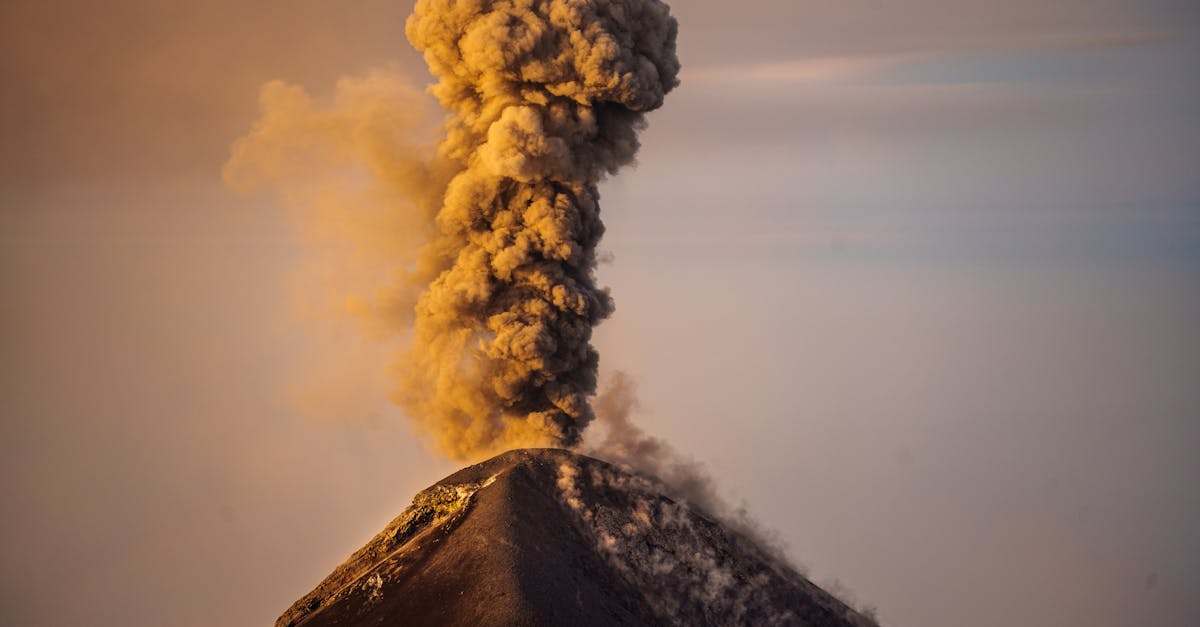 découvrez le guatemala, un pays riche en culture et en paysages enchanteurs. explorez ses ruines mayas, ses volcans majestueux et ses marchés colorés. vivez une expérience inoubliable entre traditions ancestrales et nature sauvage.