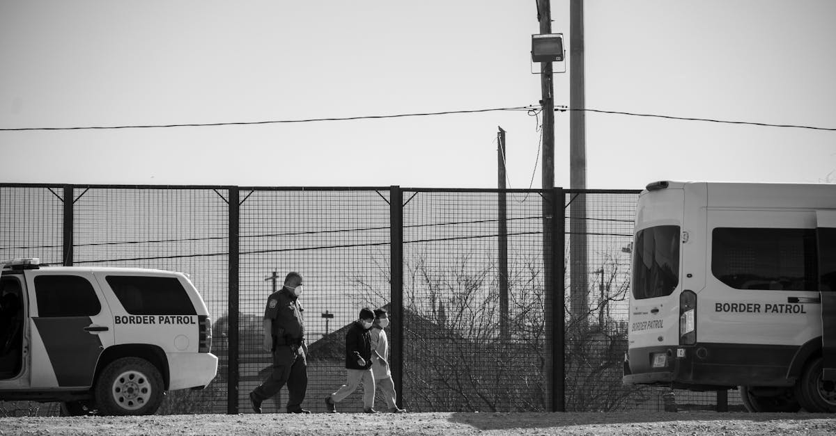 découvrez les différentes facettes de l'immigration en france : enjeux, processus, droits des migrants et opportunités d'intégration. informez-vous sur les lois en vigueur et les ressources disponibles pour faciliter votre parcours.