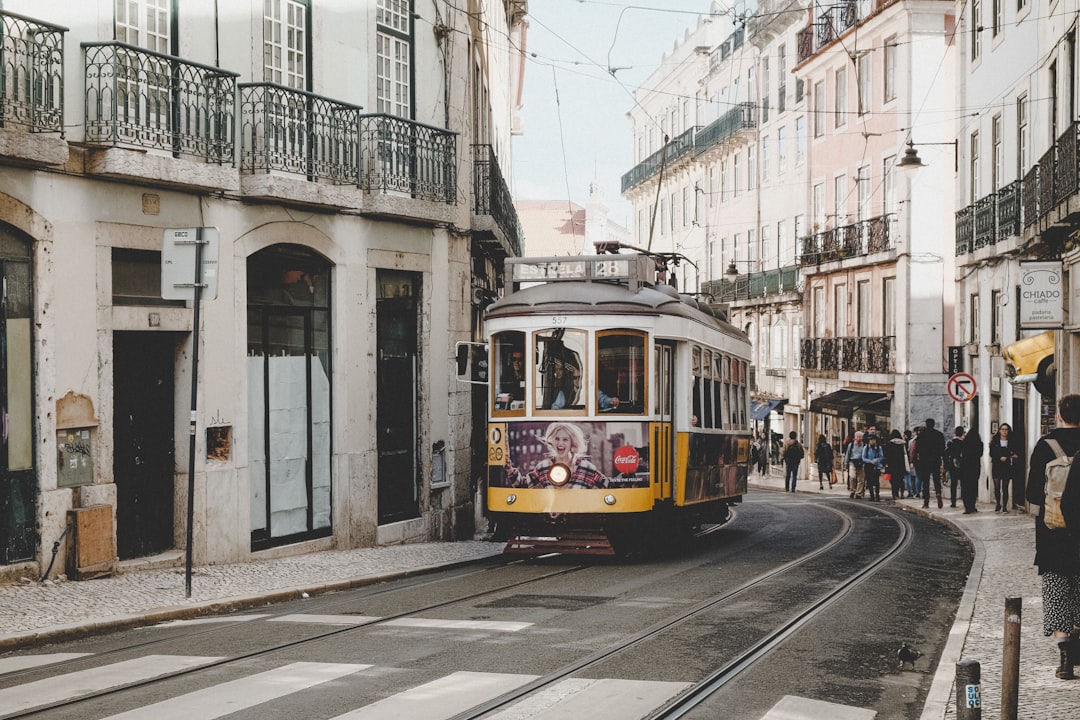 découvrez tout ce qu'il faut savoir sur les appels d'offres publics : processus, réglementations et opportunités pour les entreprises. optimisez votre participations aux marchés publics grâce à nos conseils et ressources.