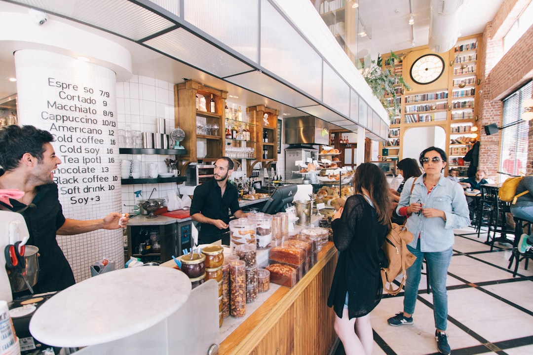 découvrez les stratégies efficaces de fidélisation client pour augmenter votre taux de rétention. apprenez à mieux comprendre les attentes de vos clients et à améliorer leur expérience, tout en boostant la croissance de votre entreprise.