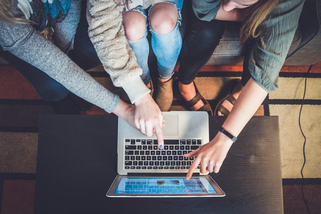 découvrez des stratégies efficaces pour améliorer la fidélisation de vos clients. apprenez comment renforcer les relations, augmenter la satisfaction et générer des revenus récurrents grâce à une meilleure rétention client.