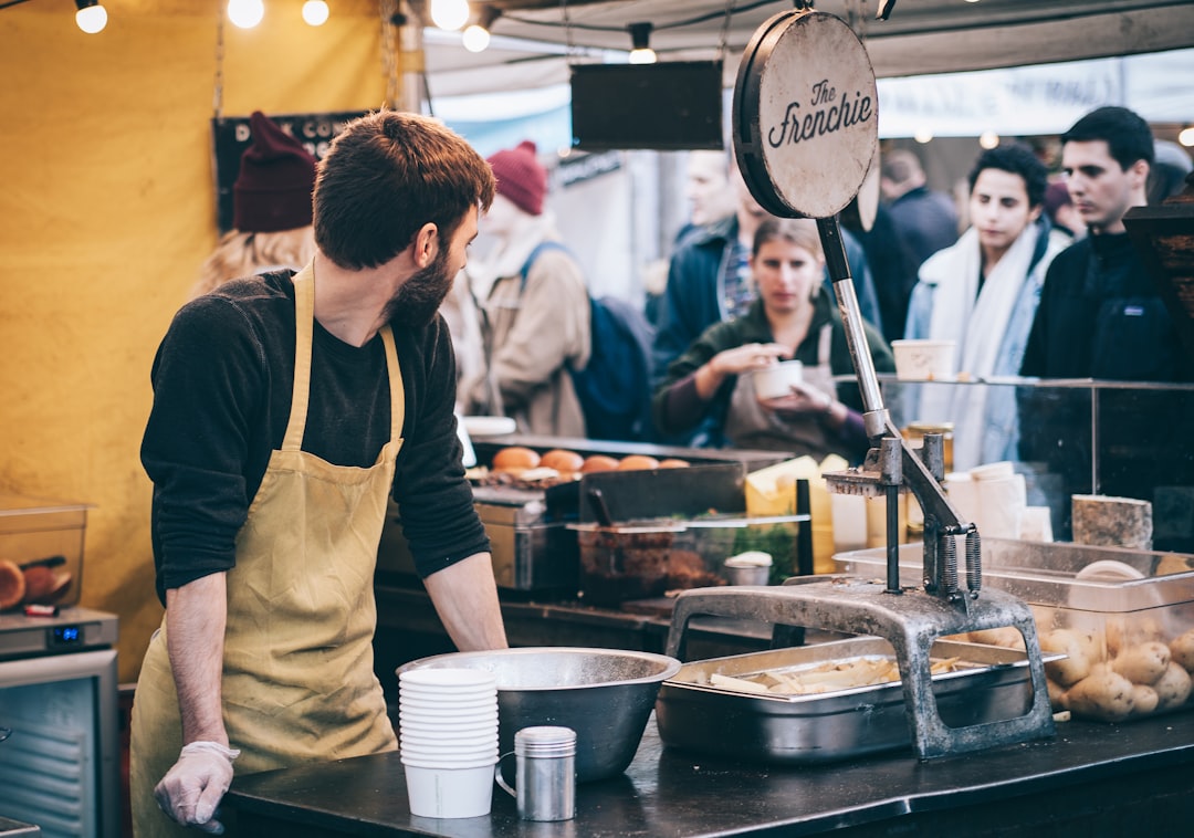 découvrez des stratégies efficaces pour améliorer la fidélisation de vos clients et assurer la pérennité de votre entreprise. apprenez à comprendre les besoins de vos clients, à renforcer leur engagement et à créer des expériences inoubliables qui les inciteront à revenir.
